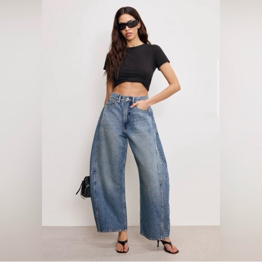 Good American Extreme Barrel leg Jean